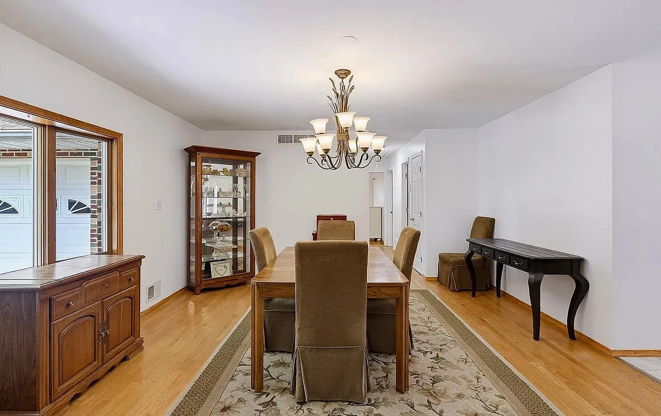 4 bed, 2765 sqft, $850 — Photo 2