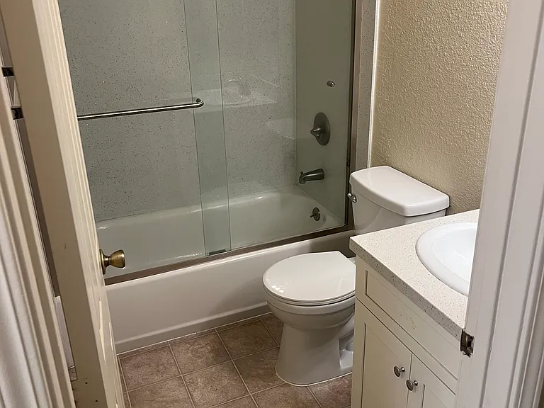 4319 Railroad Ave #6 — Photo 11