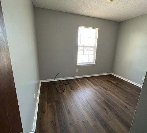 3rd image of 829 Russ Lake Dr APT A