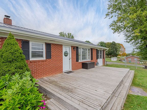 3rd image of 111 Windy Way Ln