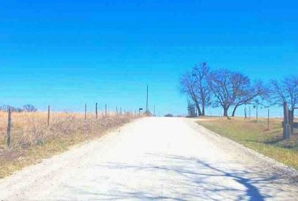 Exterior Neighborhood (street photo)