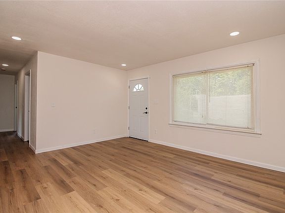 2nd image of 307 Illinois Ave