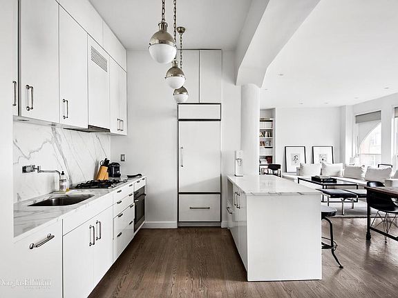 3rd image of 10 Bleecker St APT 5D