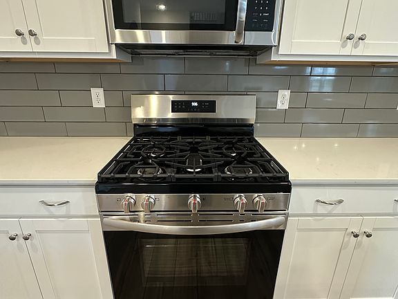 Gas Range and Microwave Oven