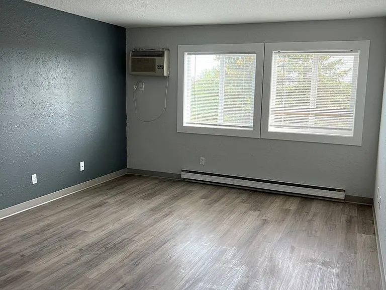 1515 College Way — Photo 1