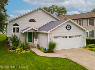 6225 E Lake Dr, Haslett, MI 48840