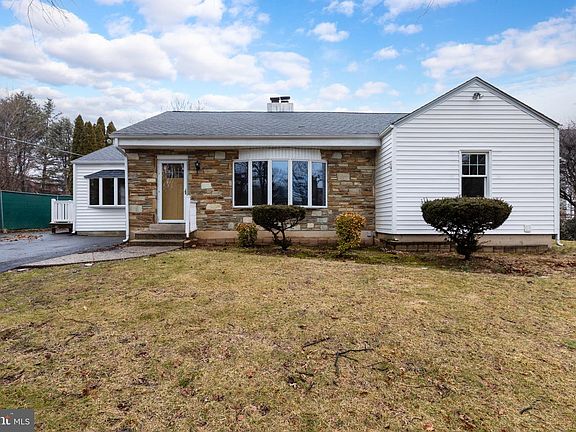 3rd image of 439 Township Line Rd