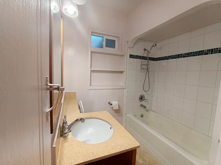 2056 Bancroft Ave — Photo 13