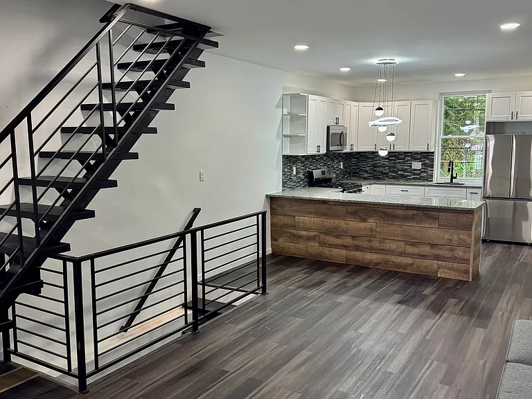 2144 W Grange Ave — Photo 2