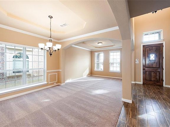 4th image of 113 Garden Grove Ln