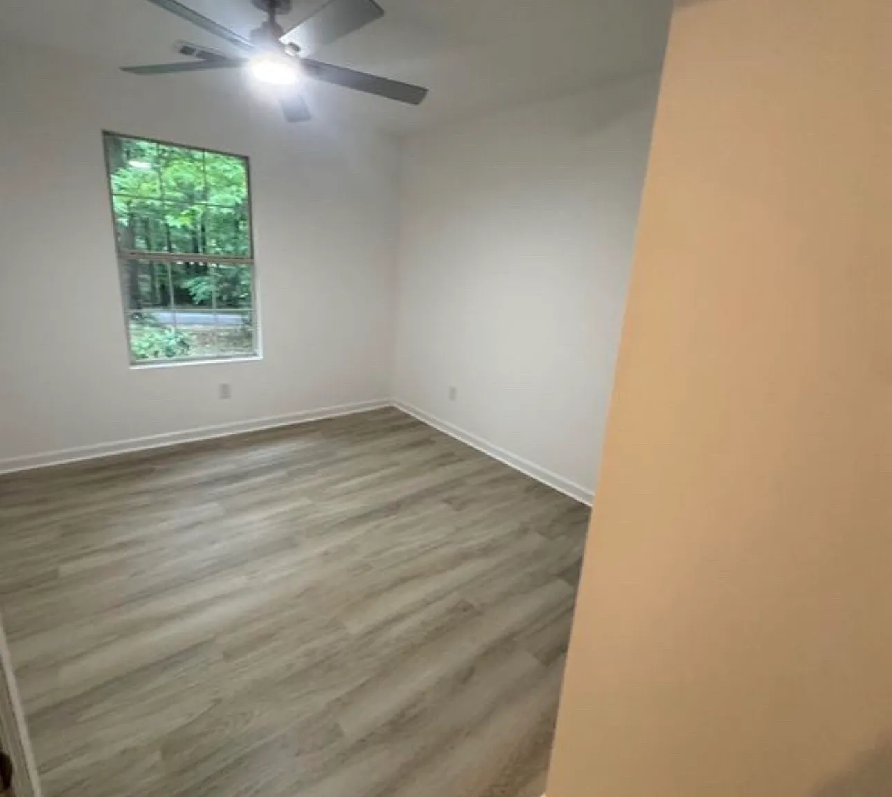 3 bed, 1014 sqft, $1,900 — Photo 1