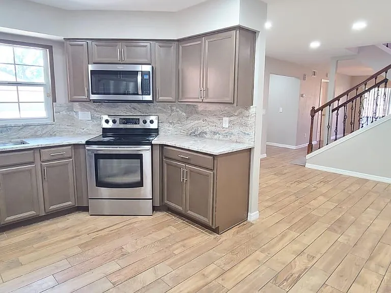 816 Brimfield Ct — Photo 3