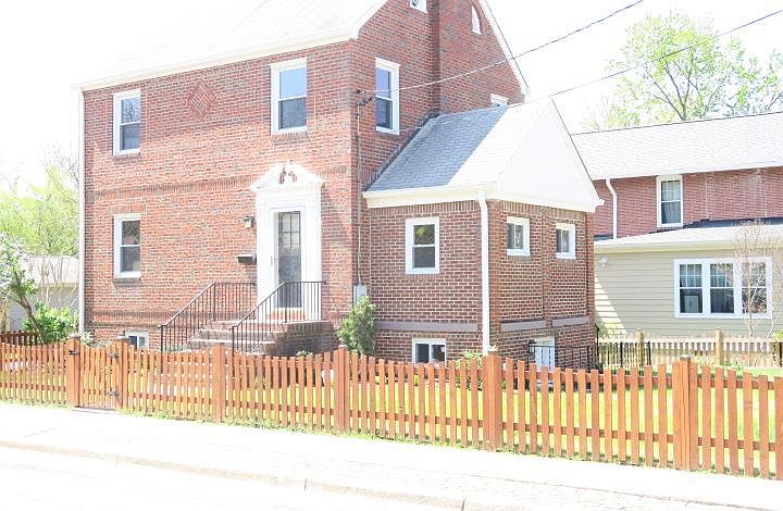 1st image of 2810 Dewitt Ave
