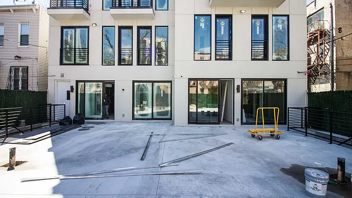 Rented by Jankos Group LLC | media 18