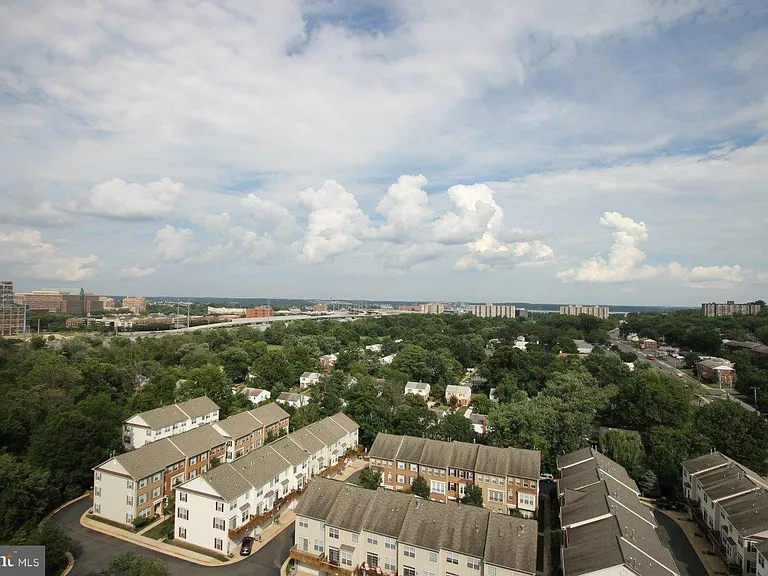 2451 Midtown Ave #16 — Photo 30