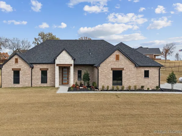 21755 S Country Ridge Ct, Claremore, OK 74019