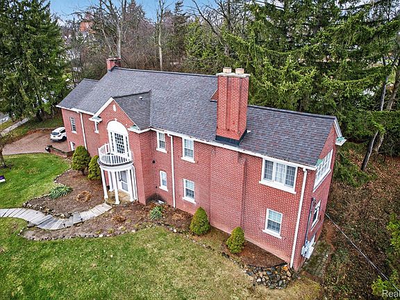 3rd image of 2307 Hill St