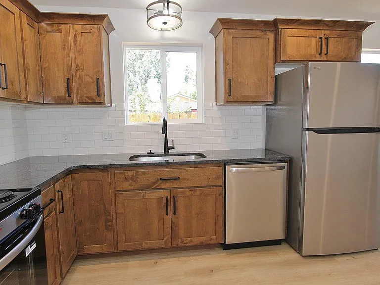 1115 S Commercial Ave #2 — Photo 21