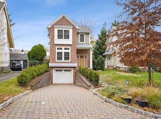 9 Valley Pl, Tenafly, NJ 07670