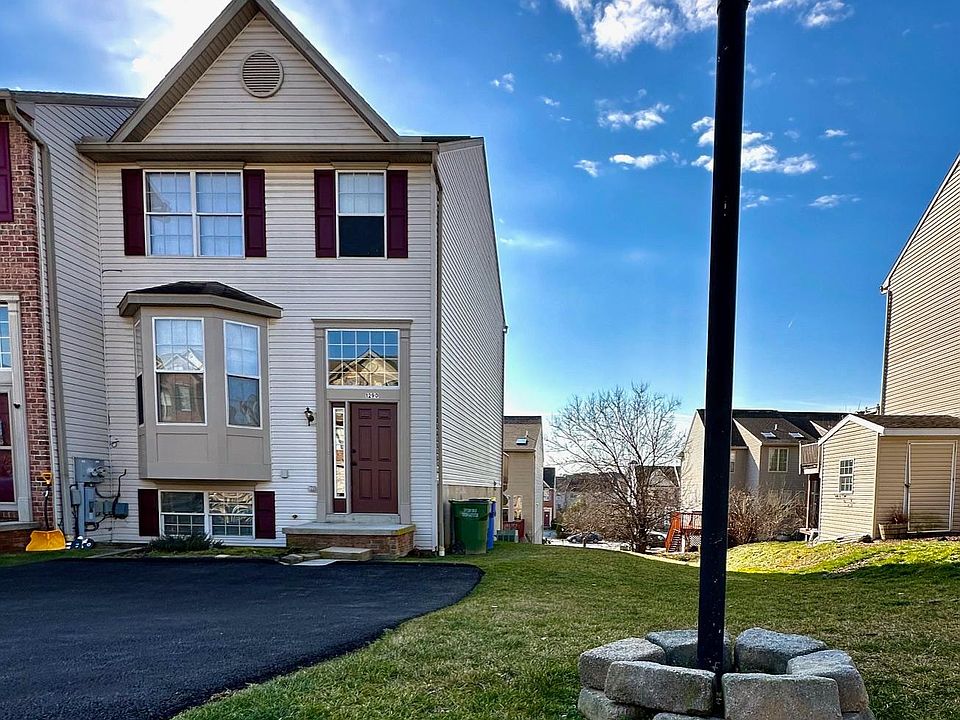 1290 Wanda Dr - Front