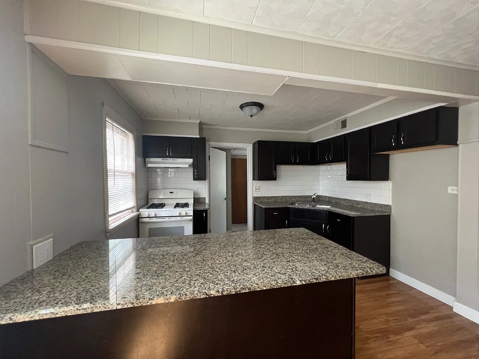 3 bed, 1.0 bath, $1,175 — Photo 3