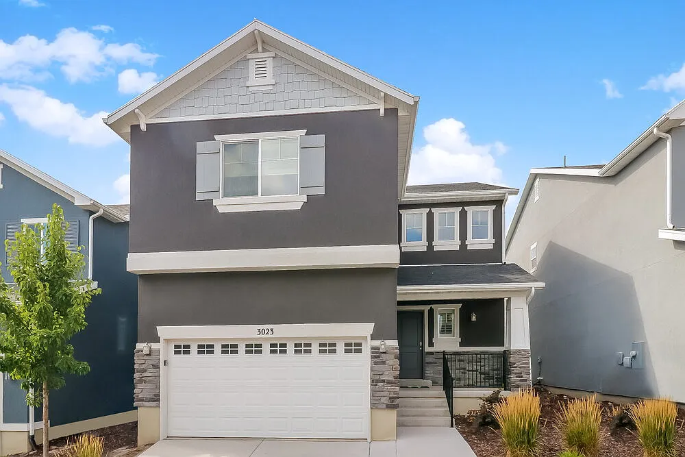 3 bed, 2.5 bath, 2525 sqft, $2,975 — Photo 1