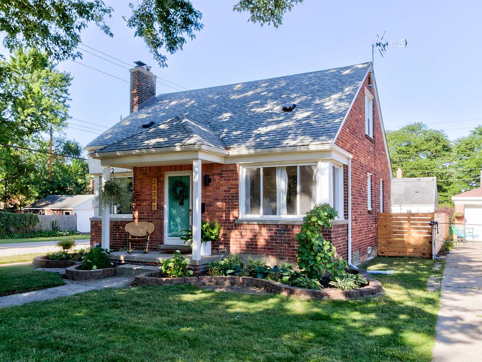 1st image of 23201 Forest St