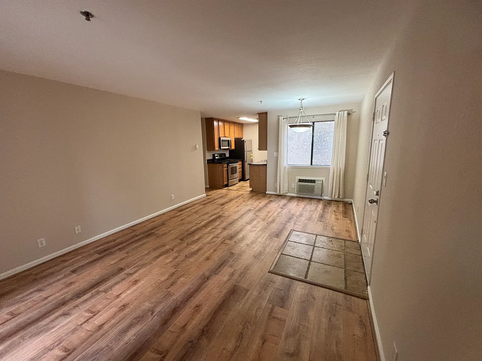 2 bed, 930 sqft, $3,750 — Photo 2