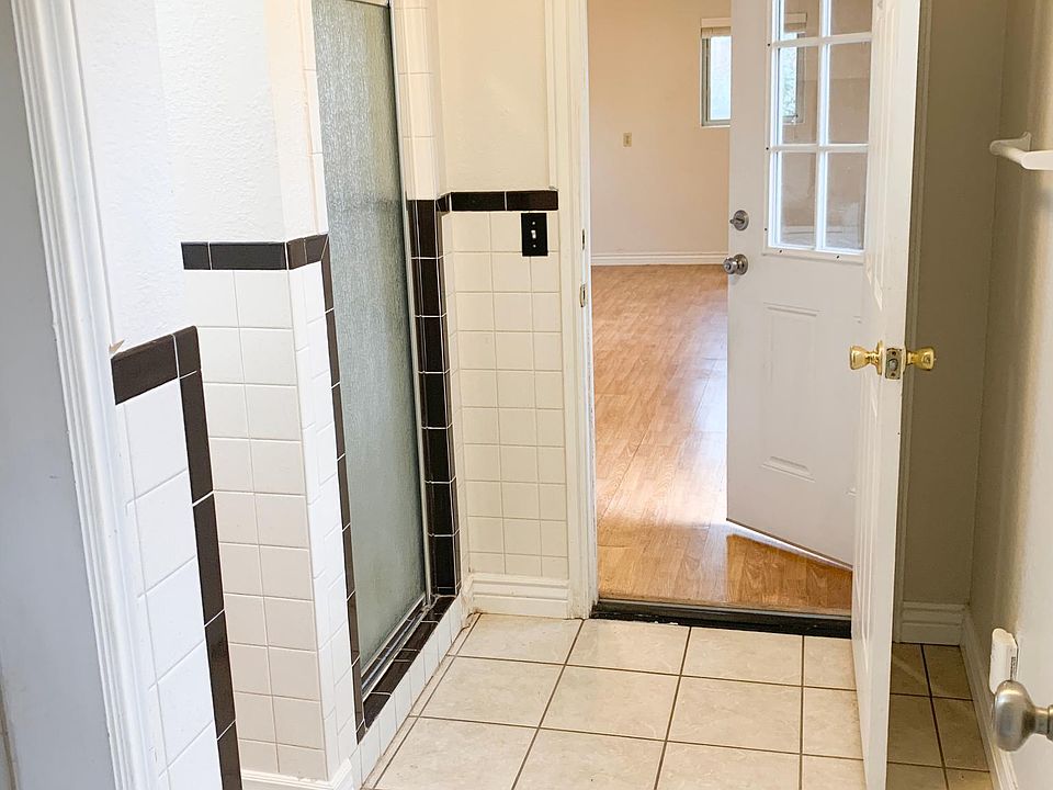 2nd image of 4505 Pierce St #1