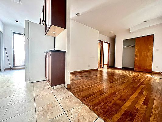 2nd image of 370 W 30th St Ph E
