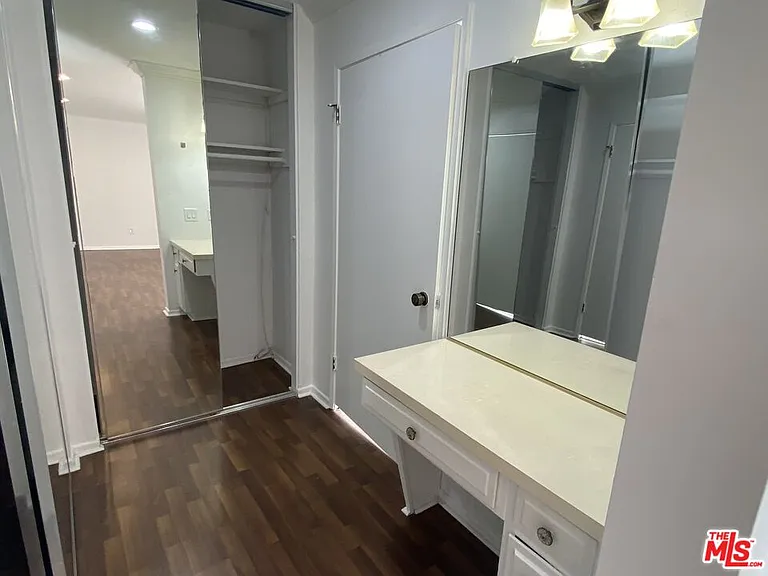 1224 S Barrington Ave #101 — Photo 13