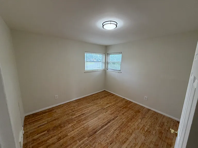 4812 Berwyn Dr — Photo 6