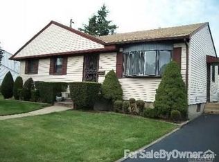 3953 Peter St, Seaford, NY 11783