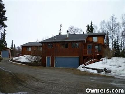 3485 sqft home w/1600 sqft of garage space!