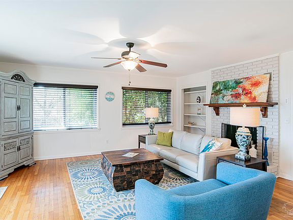 3rd image of 2885 Logan Dr