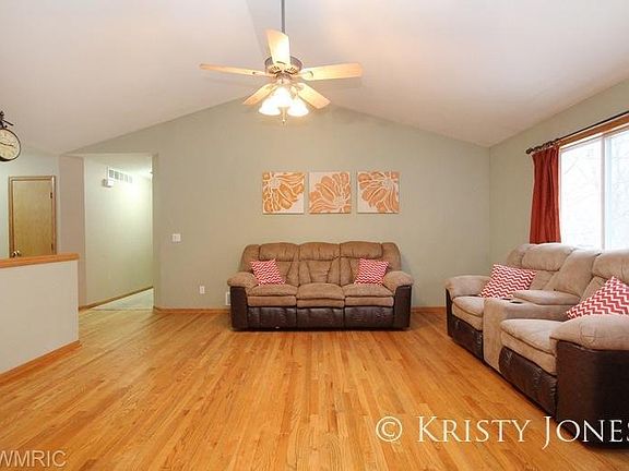 5th image of 4218 Beechwood Ct