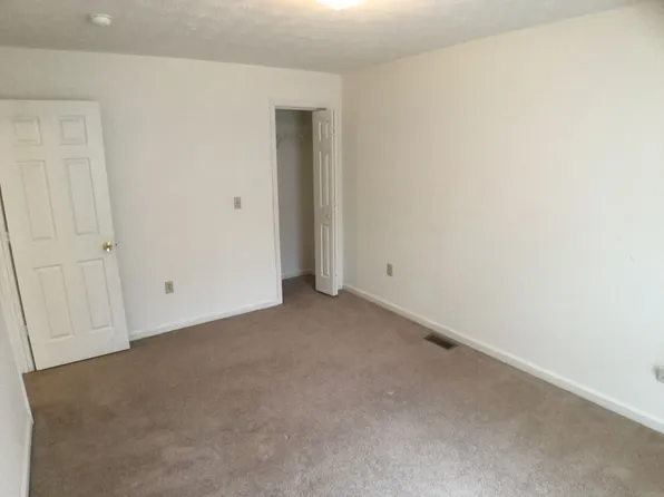 570 Kamran Dr, Christiansburg, VA 24073