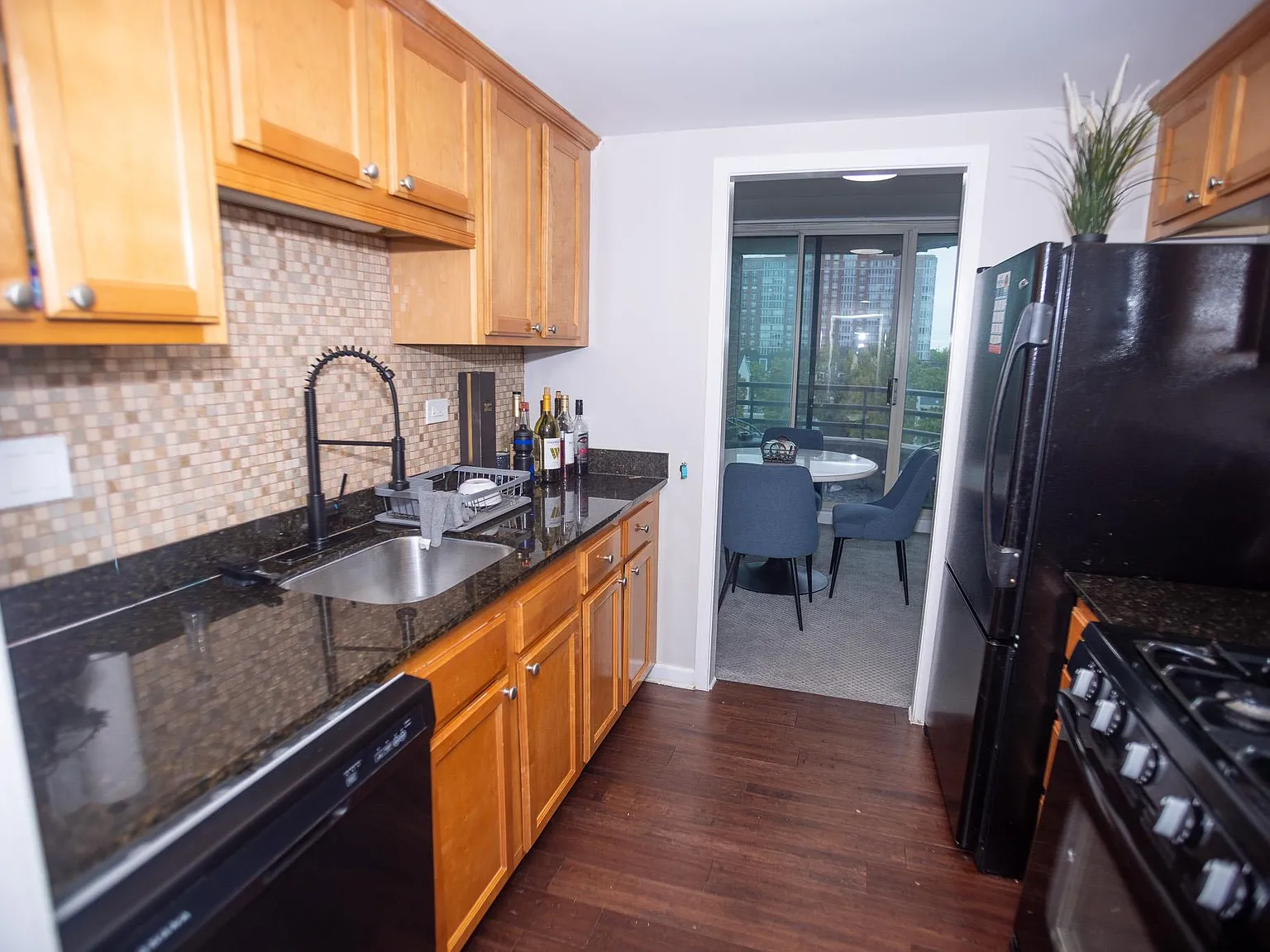 2 bed, 2.0 bath, 1090 sqft, $2,500 — Photo 4