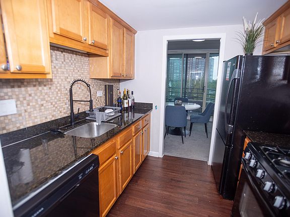 4th image of 3320 Spinnaker Ln APT 4C