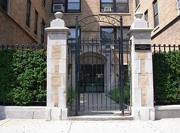 2nd image of 612 W Belmont Ave APT 2W