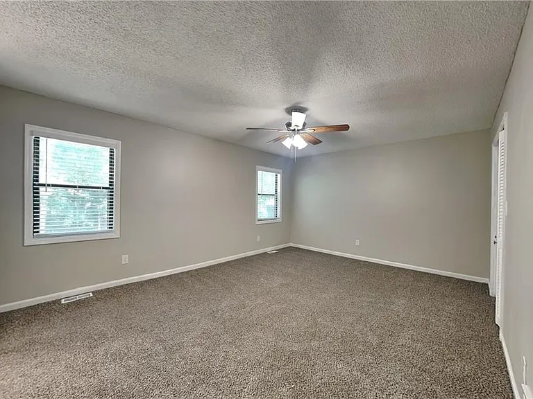 4523 Hickory Grove Dr NW — Photo 8