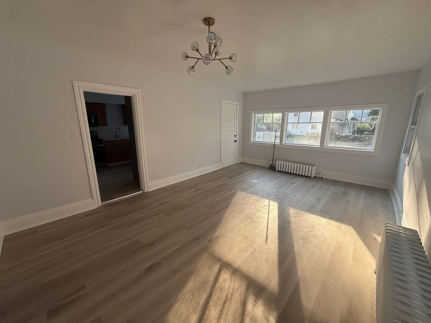 Updated Rental - Carnegie — Photo 4