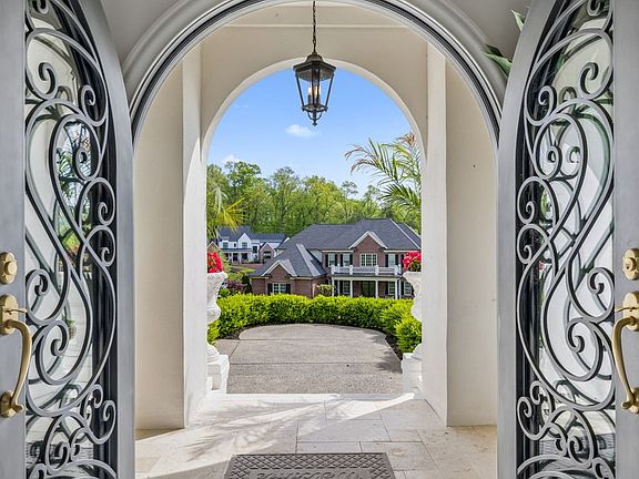 4th image of 1077 Stockett Dr