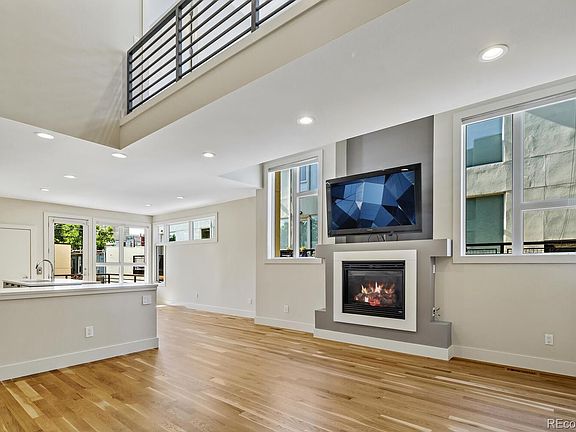 4th image of 2414 Glenarm Pl