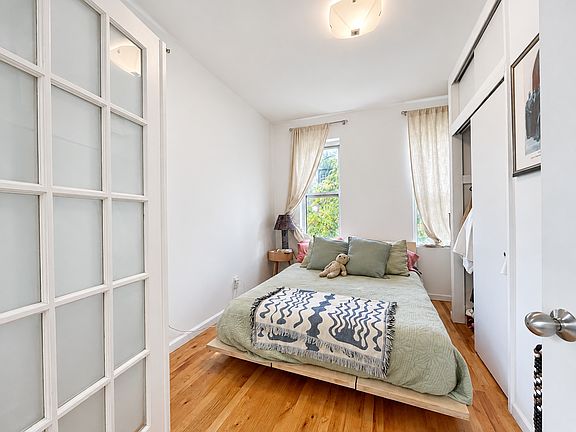 5th image of 19 Christopher St APT 15