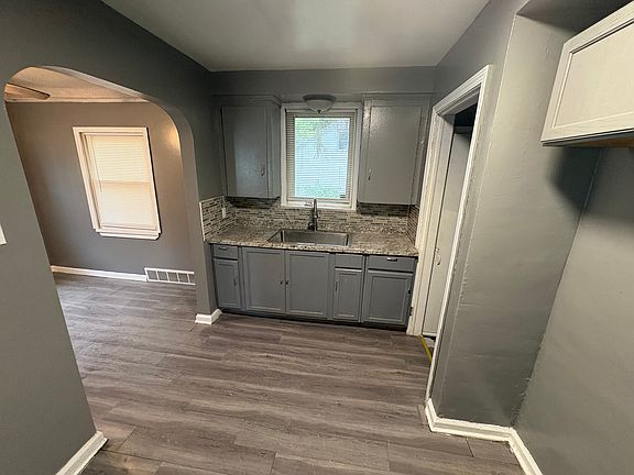 2nd image of 14359 Minock St