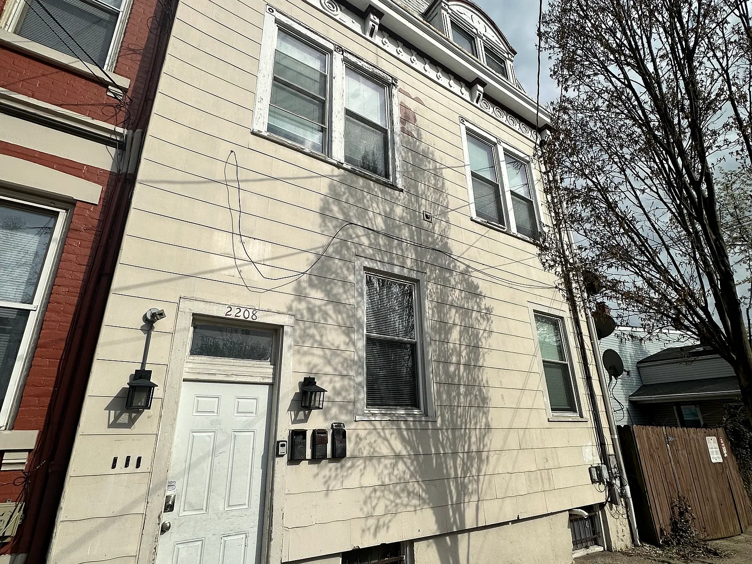 3 bed, 1100 sqft, $1,700 — Photo 1