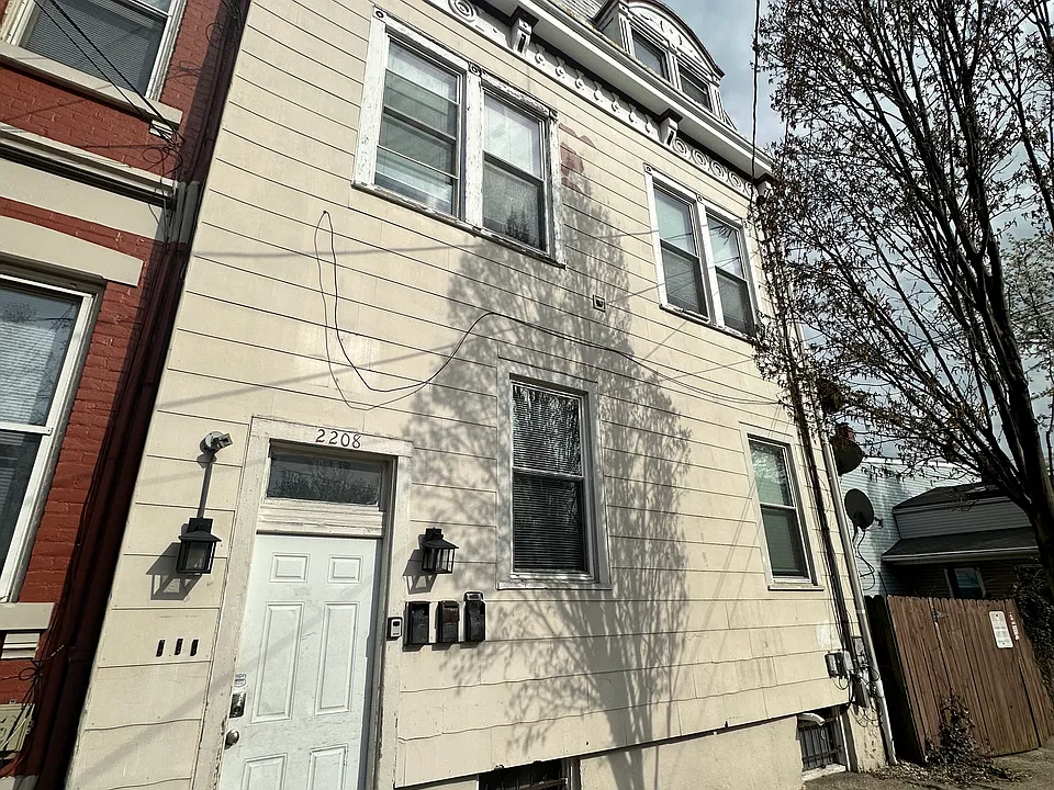 2208 Victor St #3