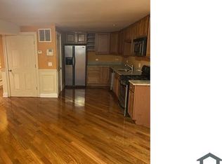 7018 S Paxton Ave, Chicago, IL 60649