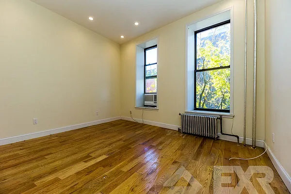 Rented by EXR | media 2